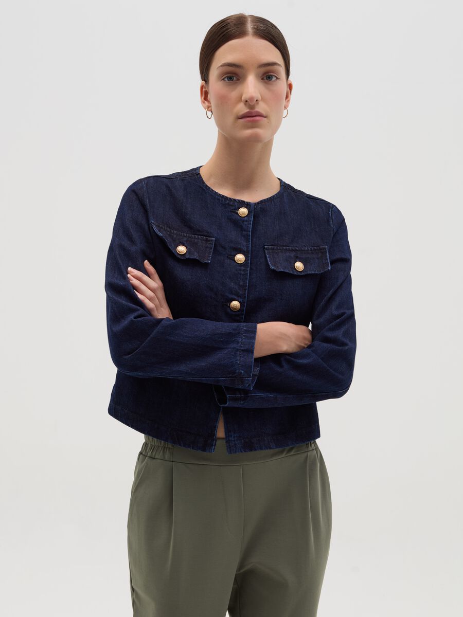 Short jacket in denim with golden buttons_0