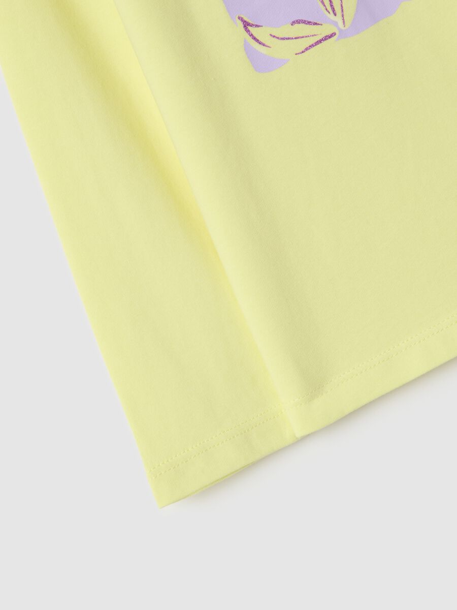 Girls' regular fit yellow pure cotton t-shirt with print_3