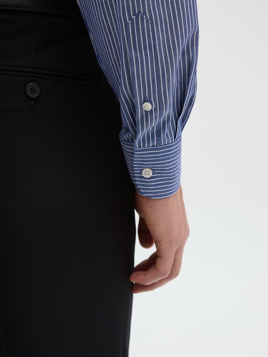 Camicia blu a righe in misto cotone_3
