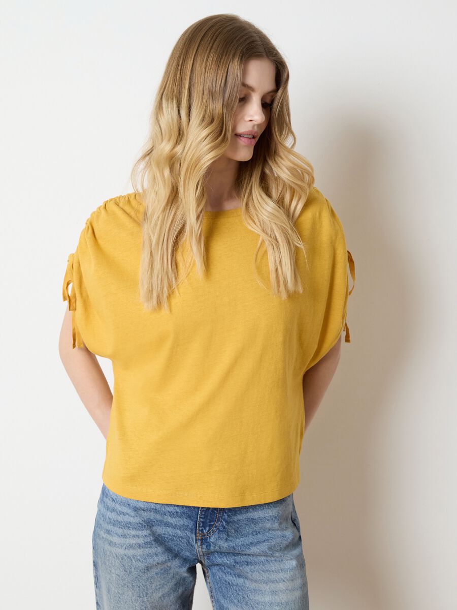 T-shirt with gathered sleeves_1