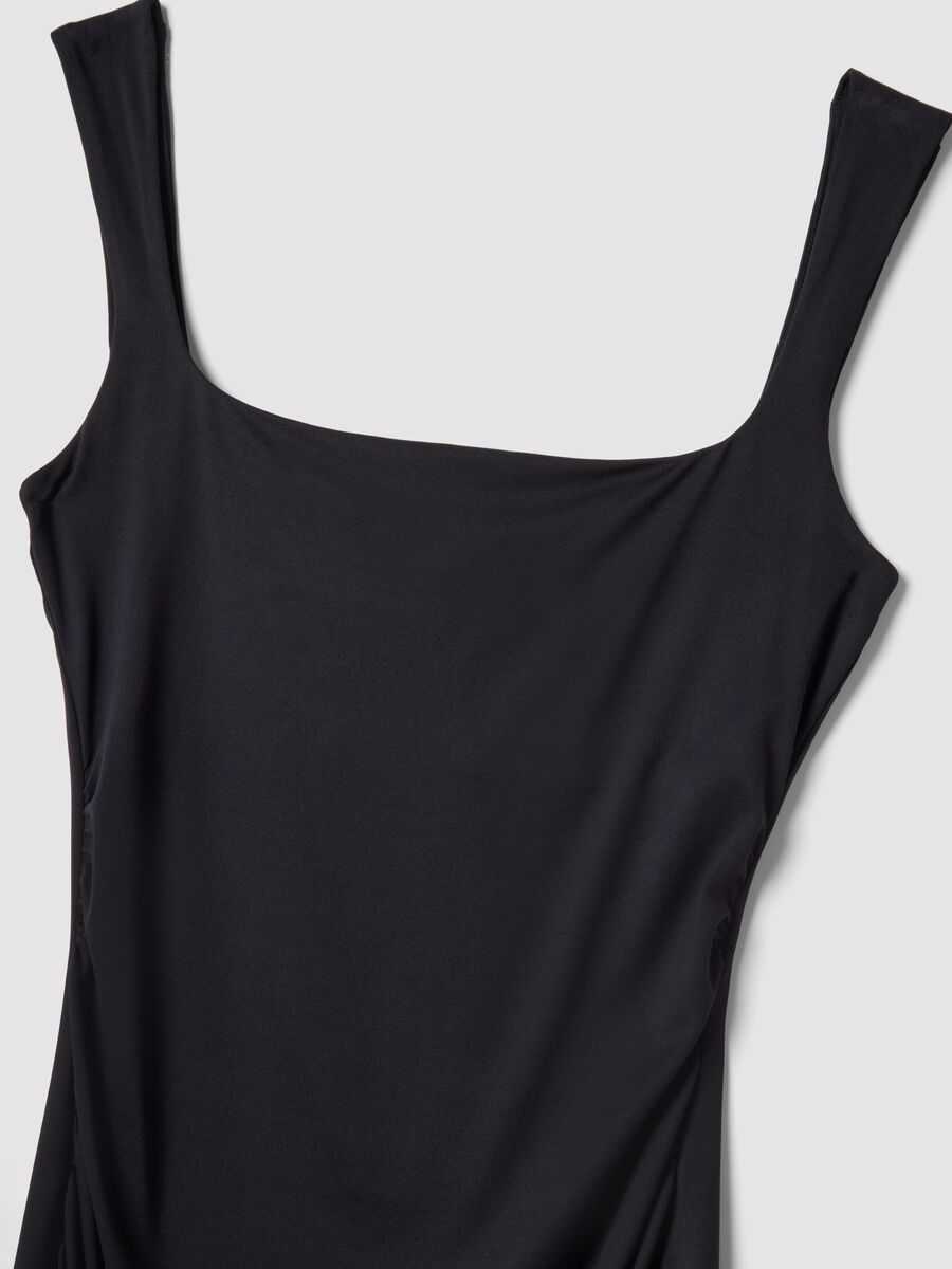 Black fitted dress with square neckline_5