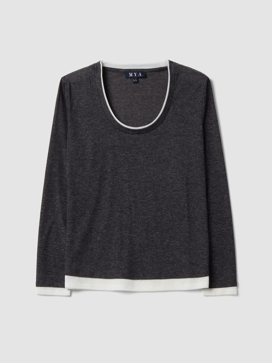 T-shirt grigia in misto viscosa con girocollo a contrasto bianco regular fit_0