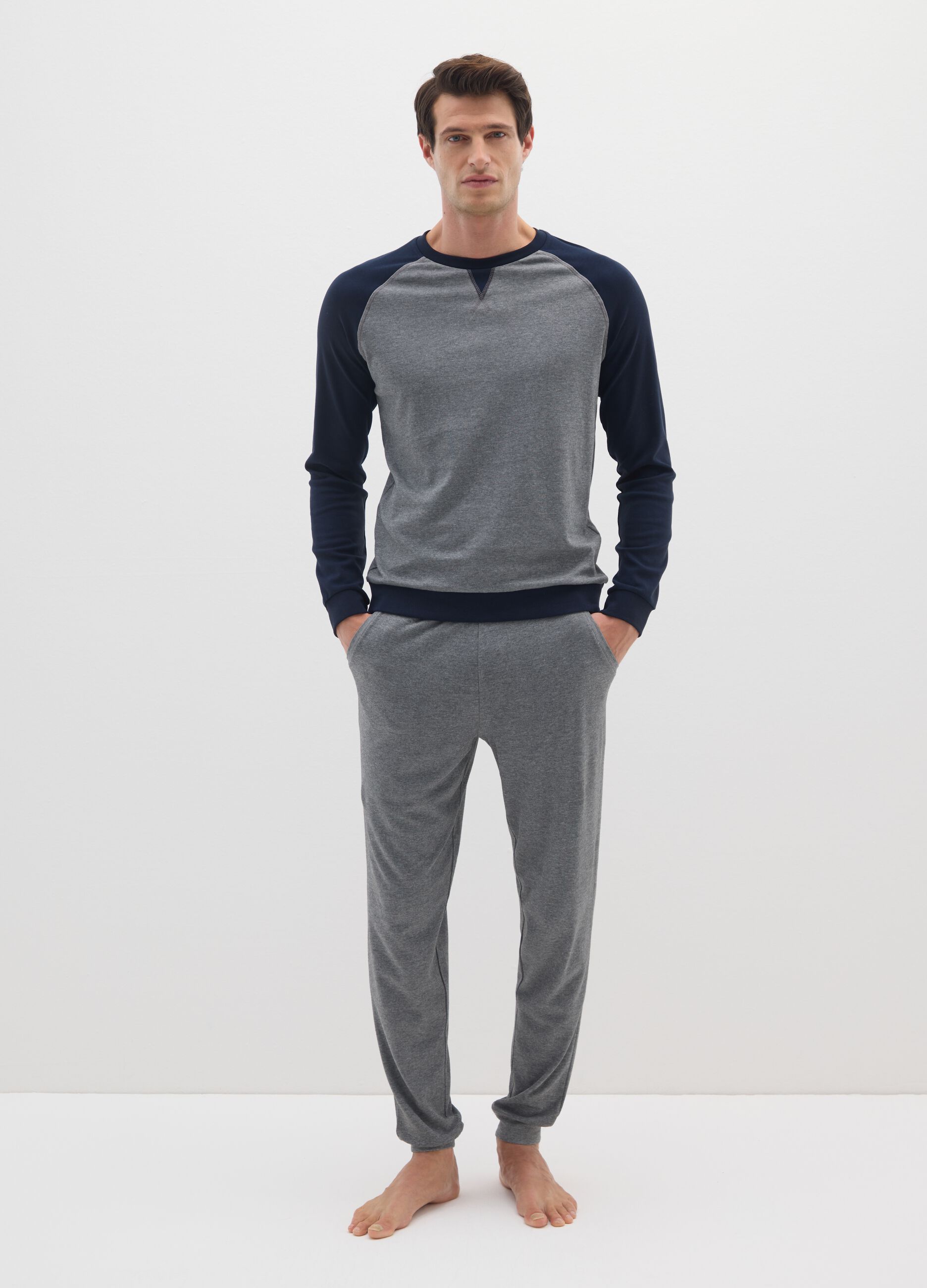 Grey cotton pyjamas with long sleeves