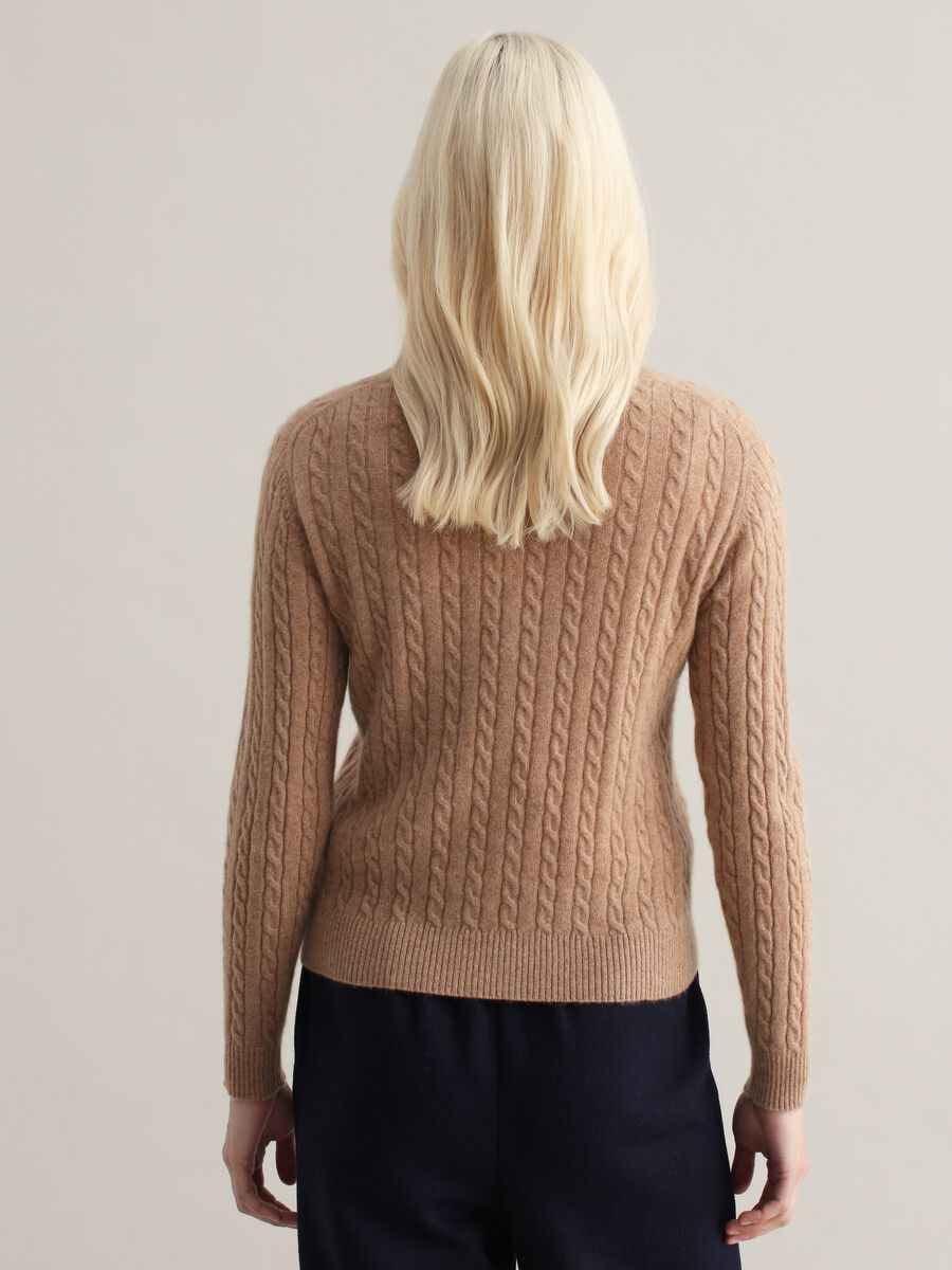 Cardigan in cable-knit cashmere_3