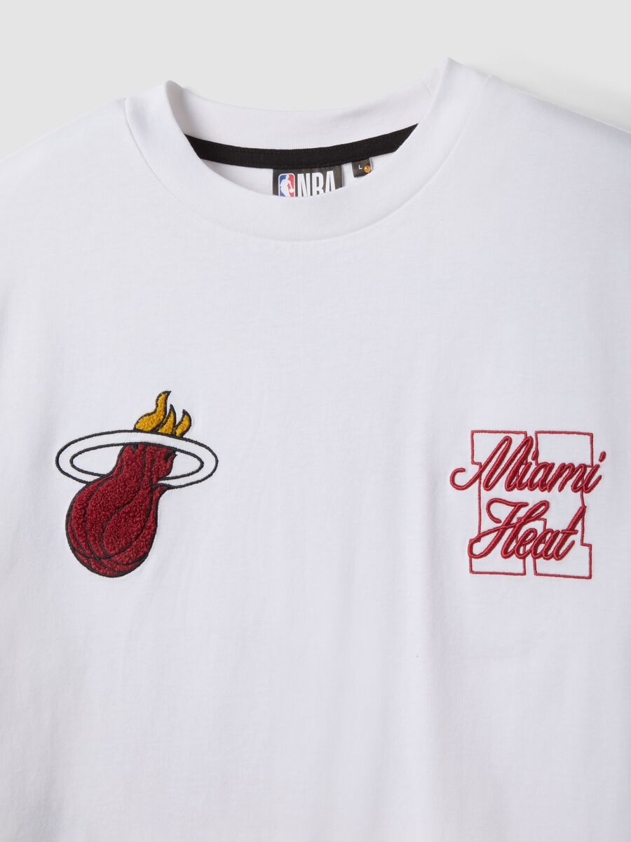 White pure cotton T-shirt with embroidered Miami Heat logo_5