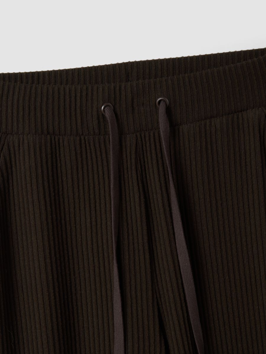 Pantaloni marroni in viscosa elasticizzata a coste straight fit_1