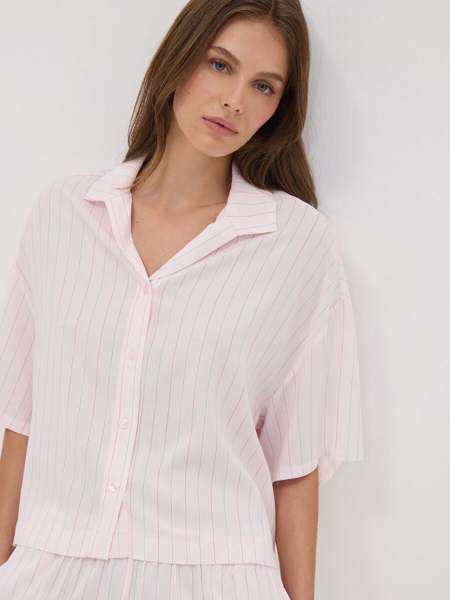 Pigiama rosa in pura viscosa con scollo a V a righe regular fit_2