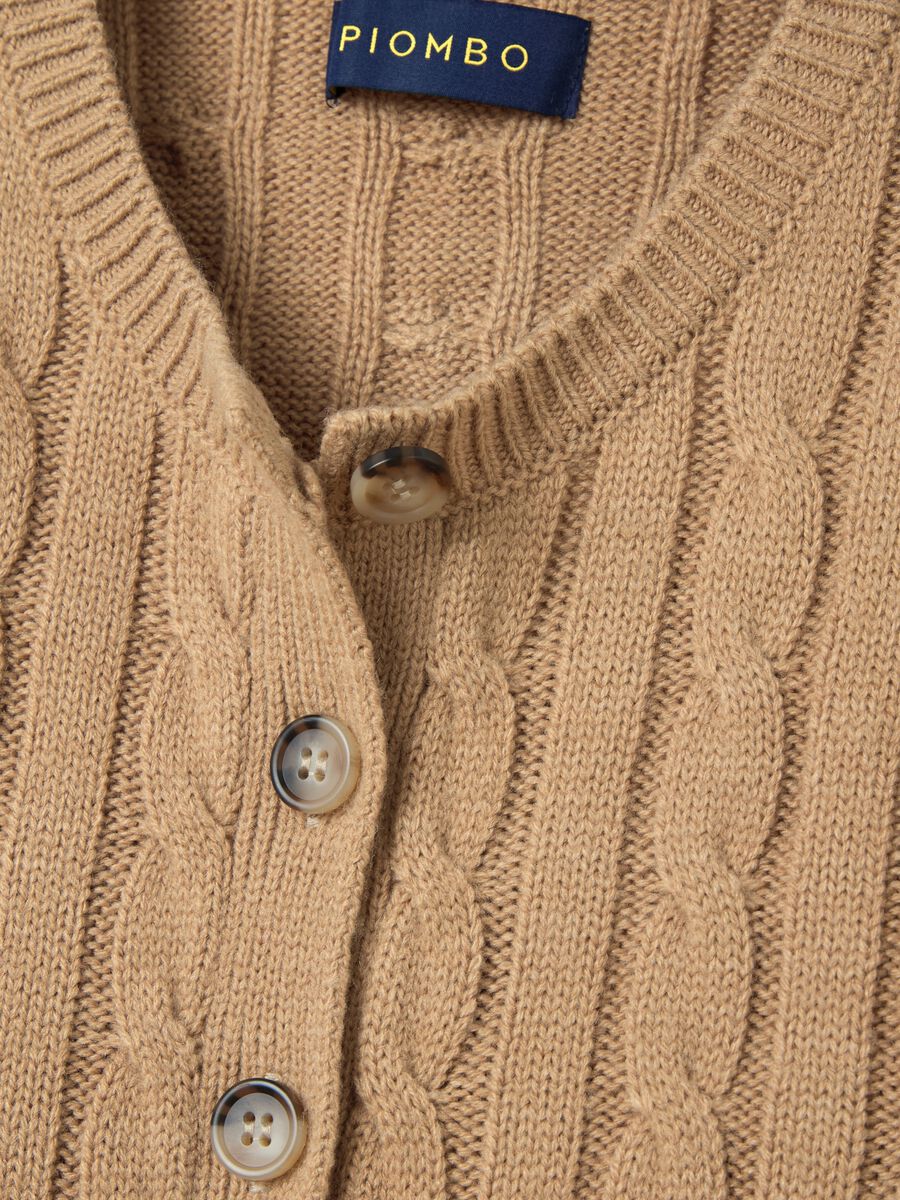 Ribbed cardigan with cable-knit design_5
