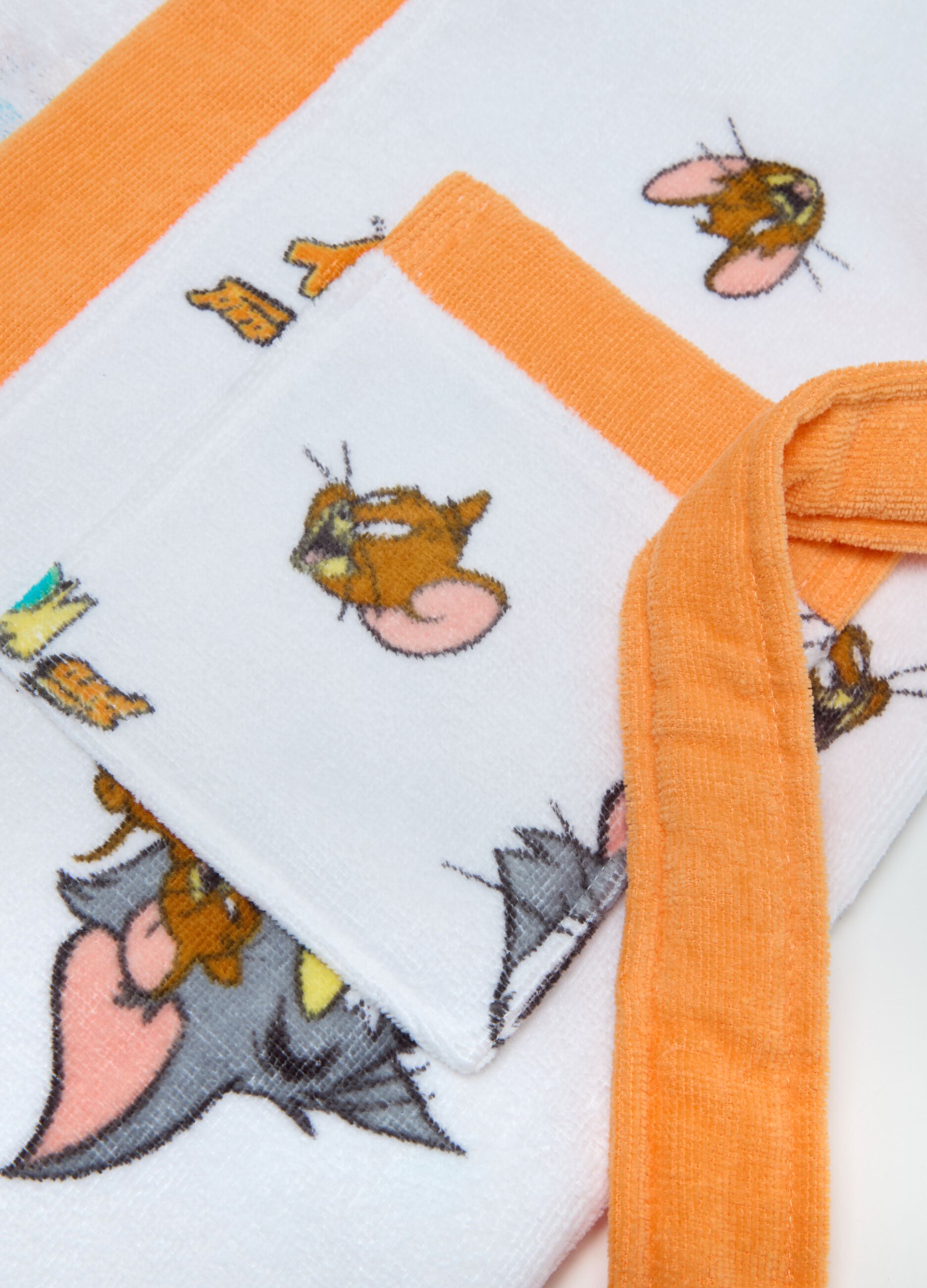 Bathrobe with hood and Tom & Jerry print