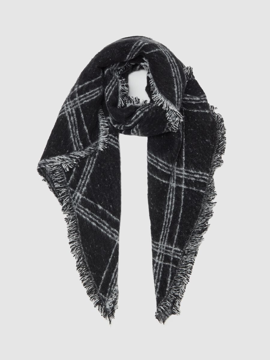 Diagonal scarf with check pattern_0