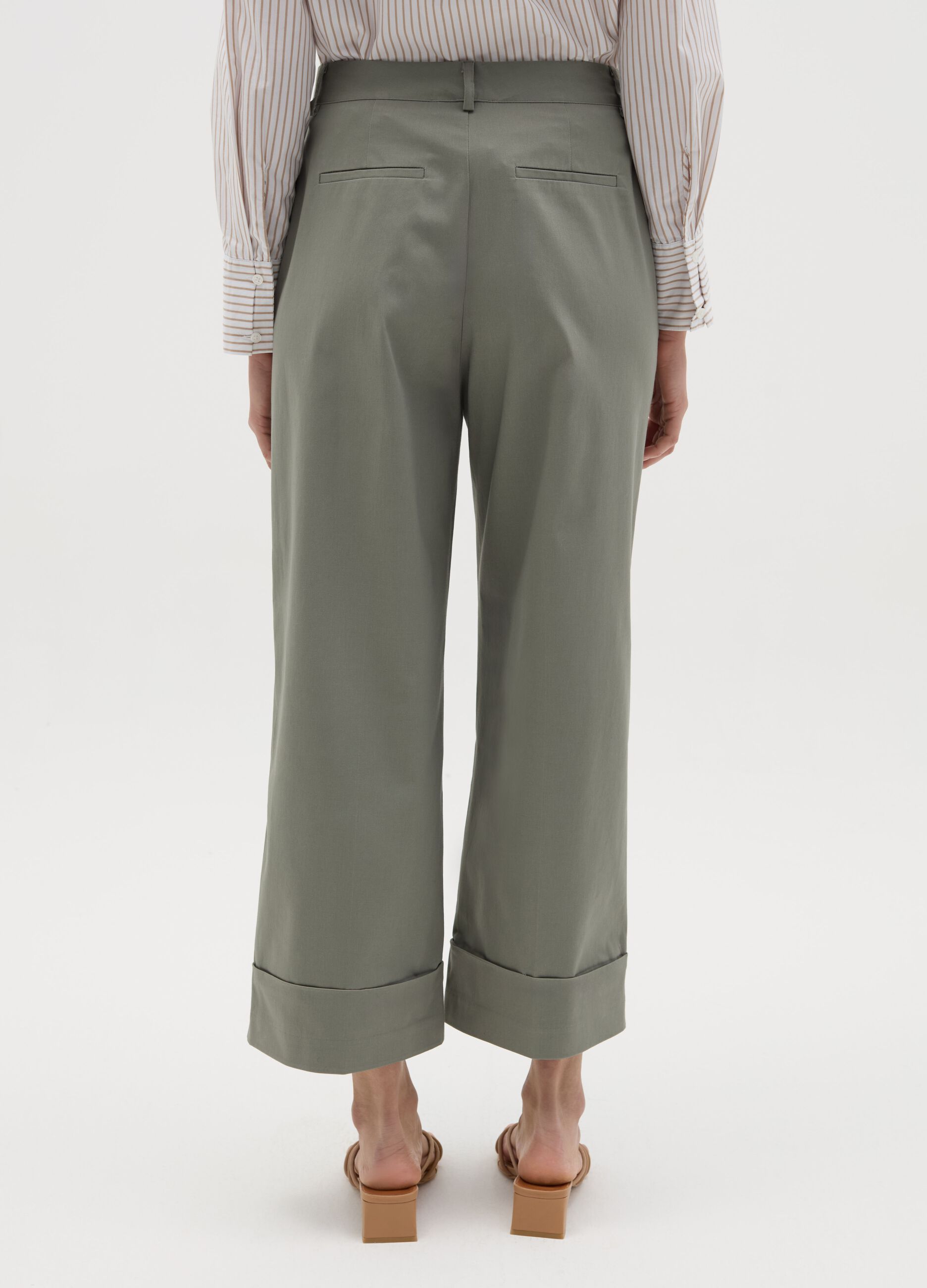 Pantaloni chino a gamba larga