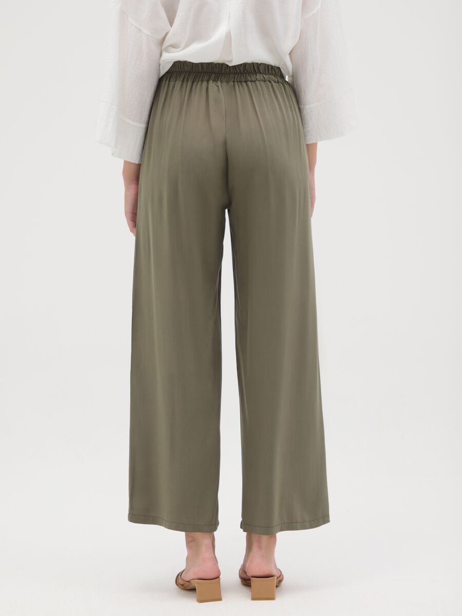 Women's regular fit green viscose trousers_2