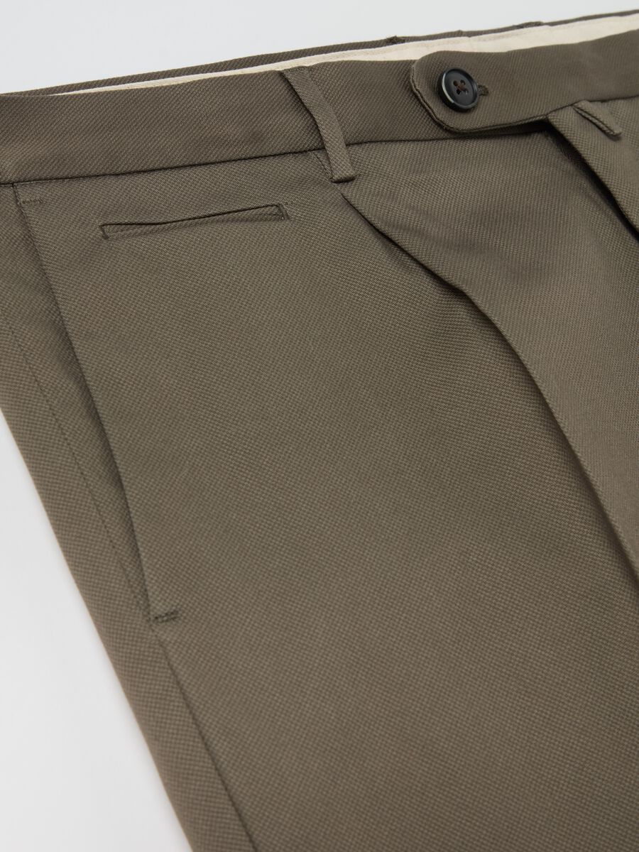 Contemporary chino trousers with darts_5