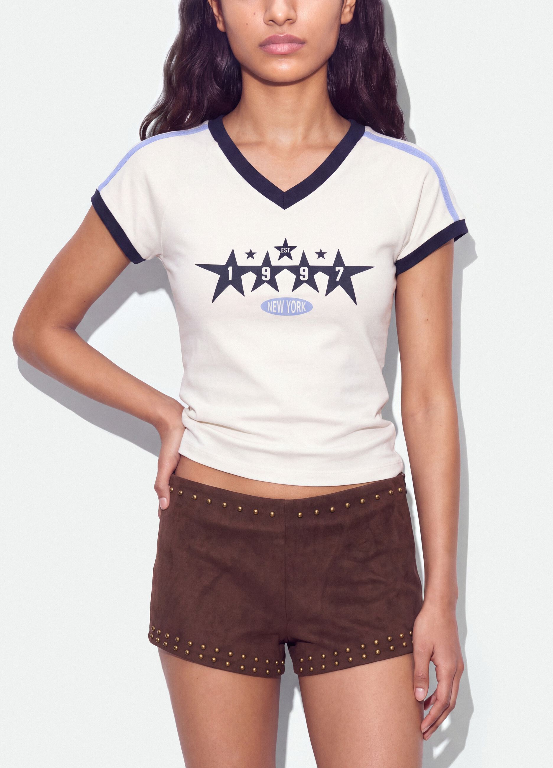White pure-cotton V-neck T-shirt with front print