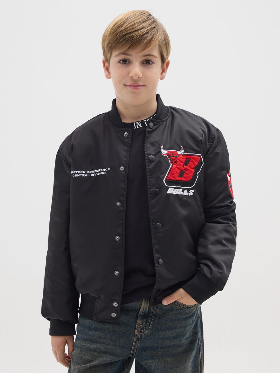 Kids' black bomber jacket regular fit with Chicago Bulls print_0