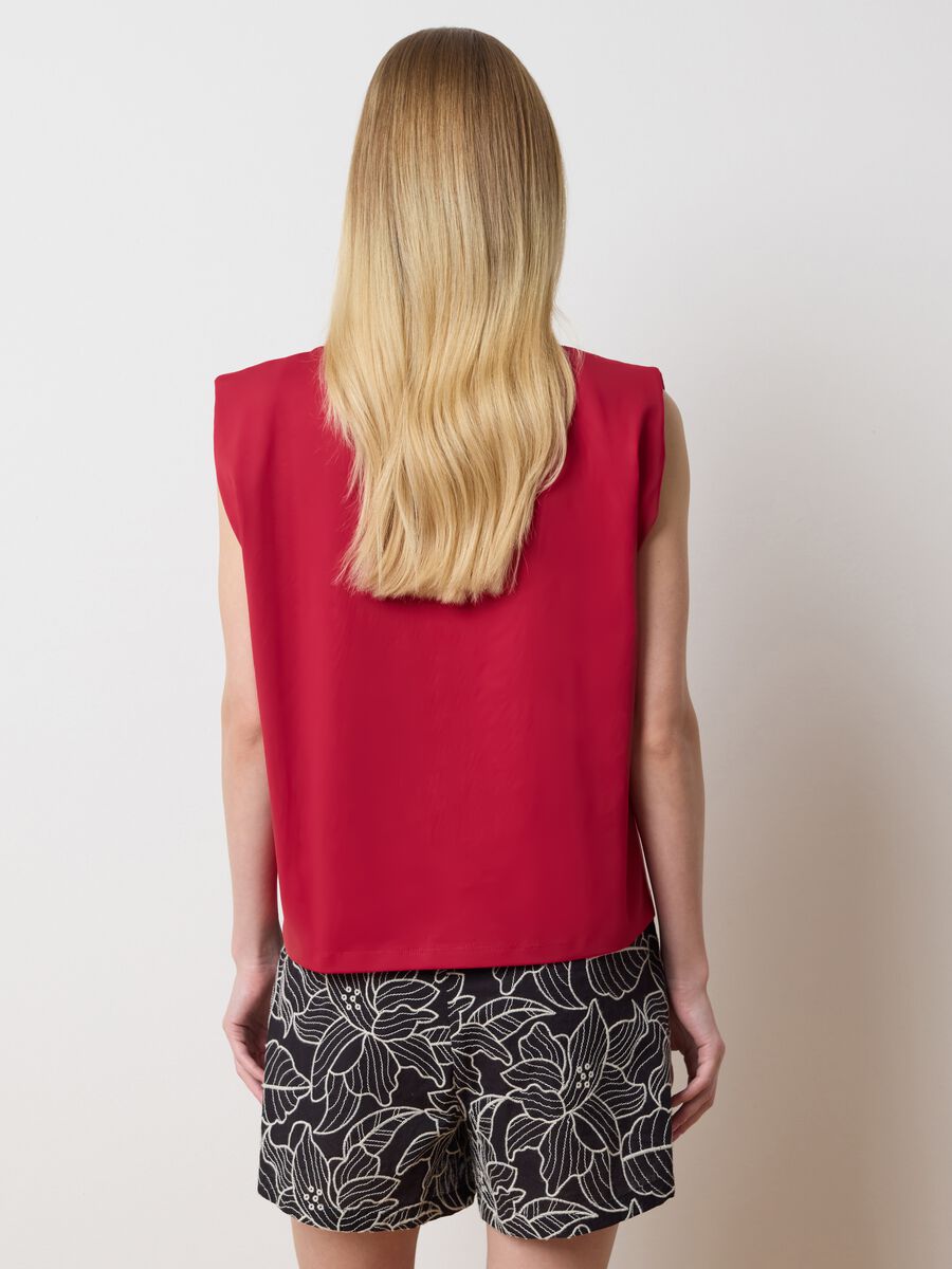 Red sleeveless boxy-fit T-shirt with spaghetti straps_3
