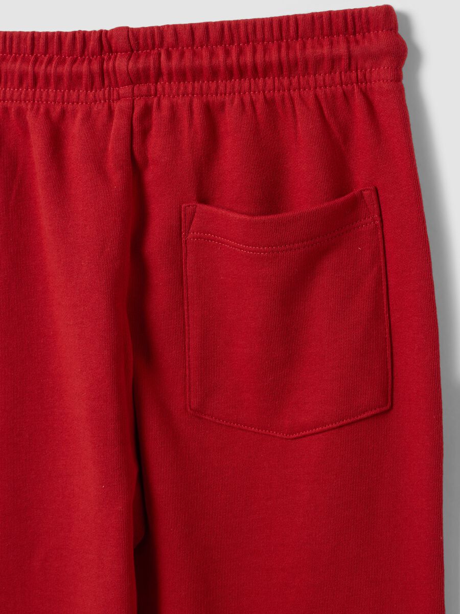 Jogger rosso in puro cotone organico regular fit per bambino_3