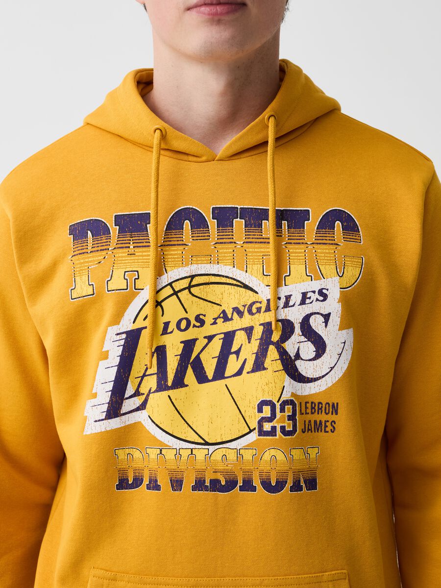Sweatshirt with NBA Los Angeles Lakers print and hood_1