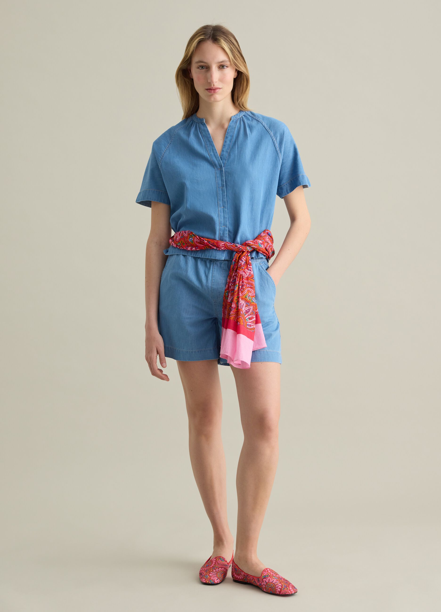Fluid shorts in denim with drawstring