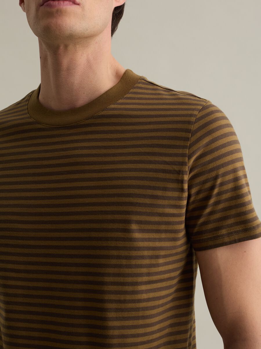 Striped T-shirt with round neck_2