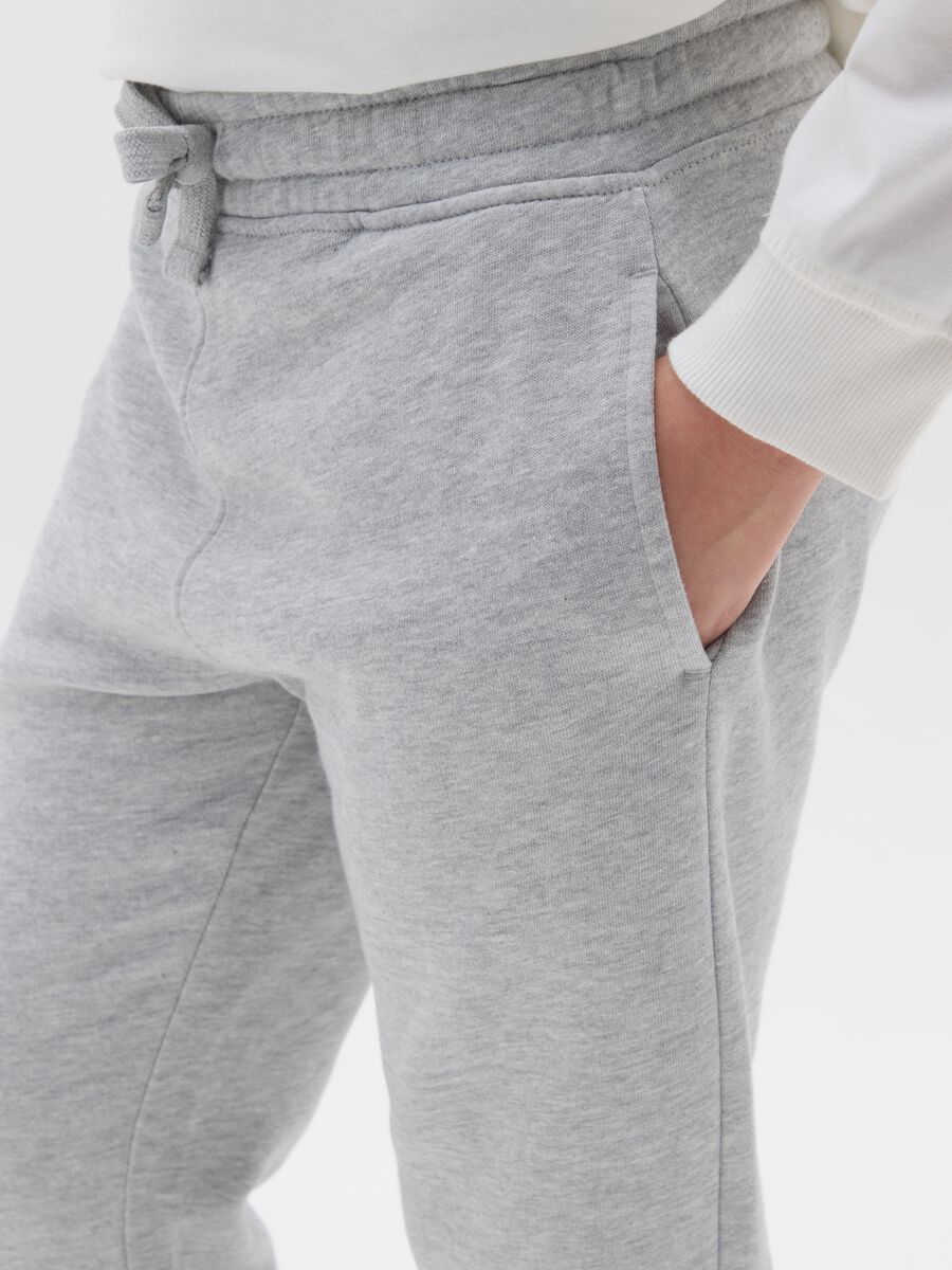 Pantaloni grigi regular in cotone per ragazzo_2