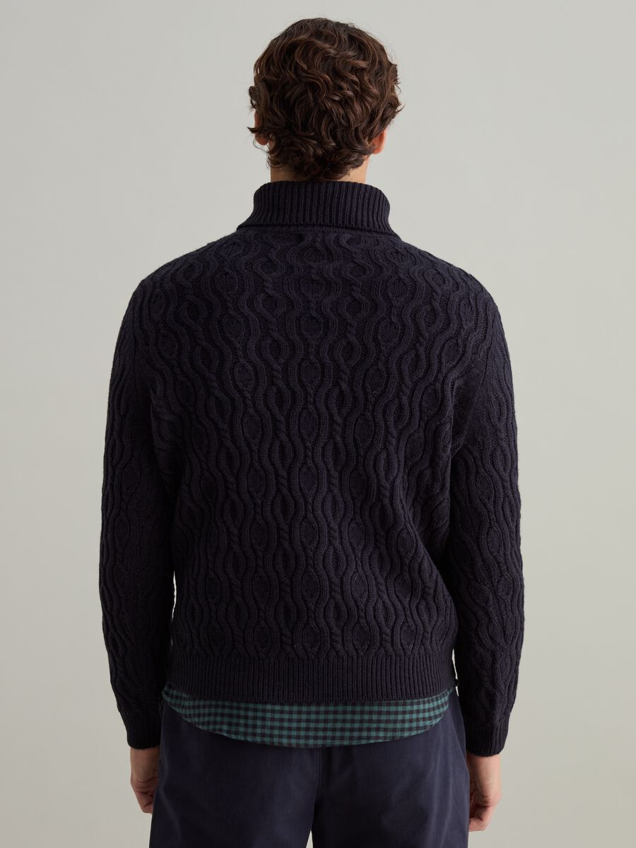 Pullover collo alto lavorazione ondulata_3