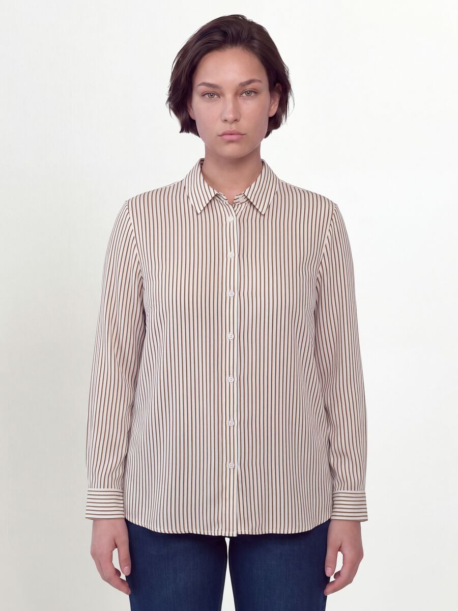 White striped shirt with classic collar, regular fit_1