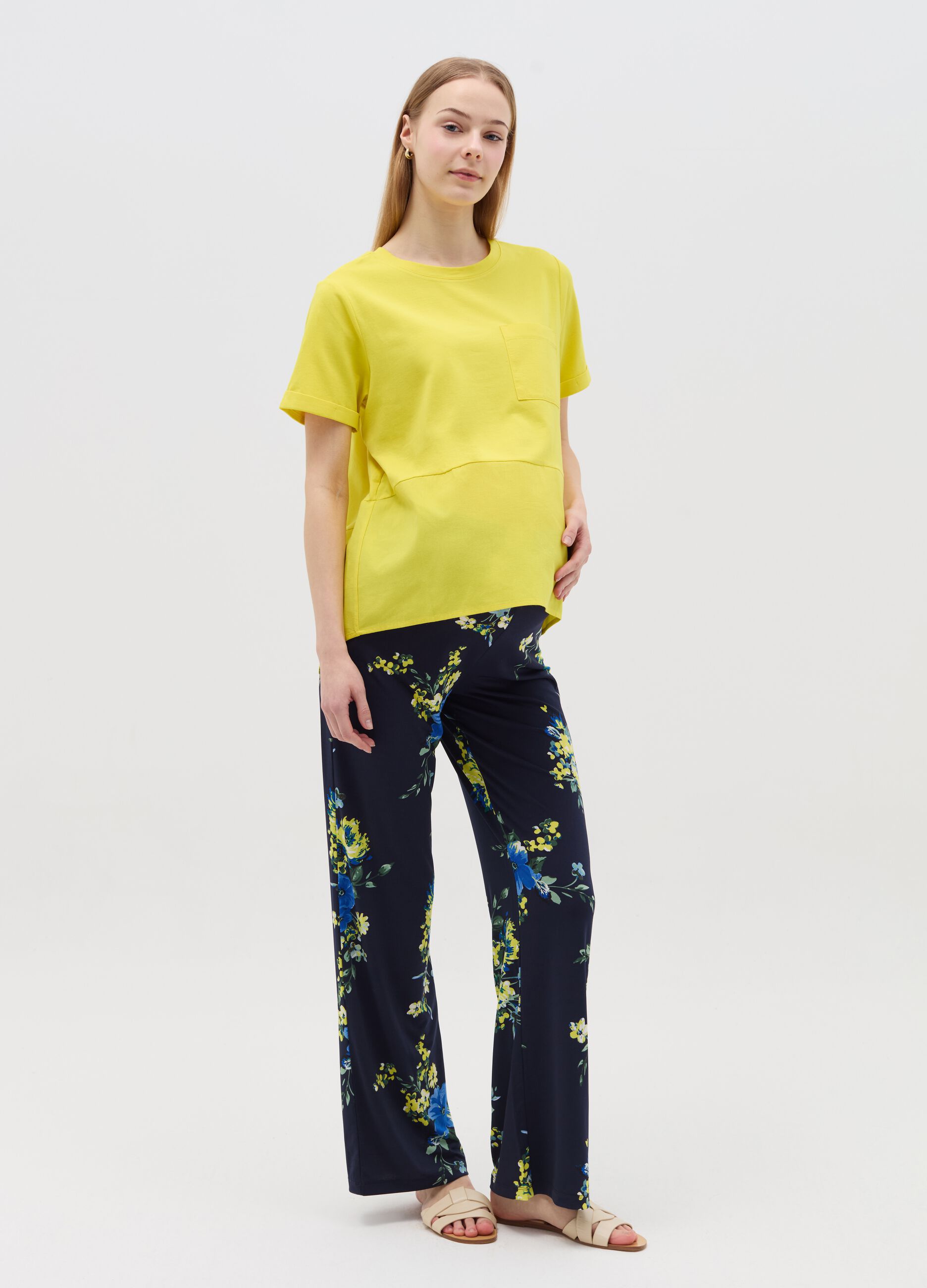 Maternity T-shirt with pocket