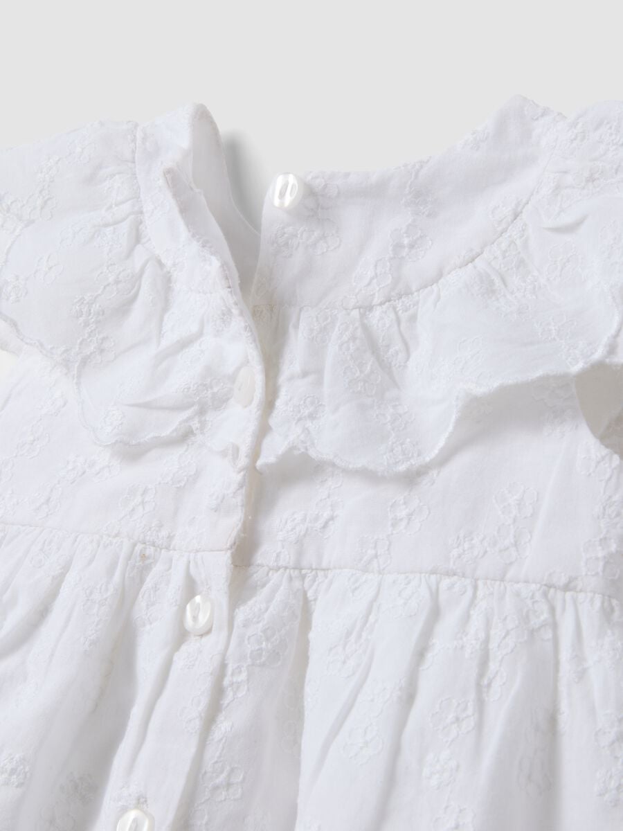 Completo bianco in puro cotone con abito e culotte_3
