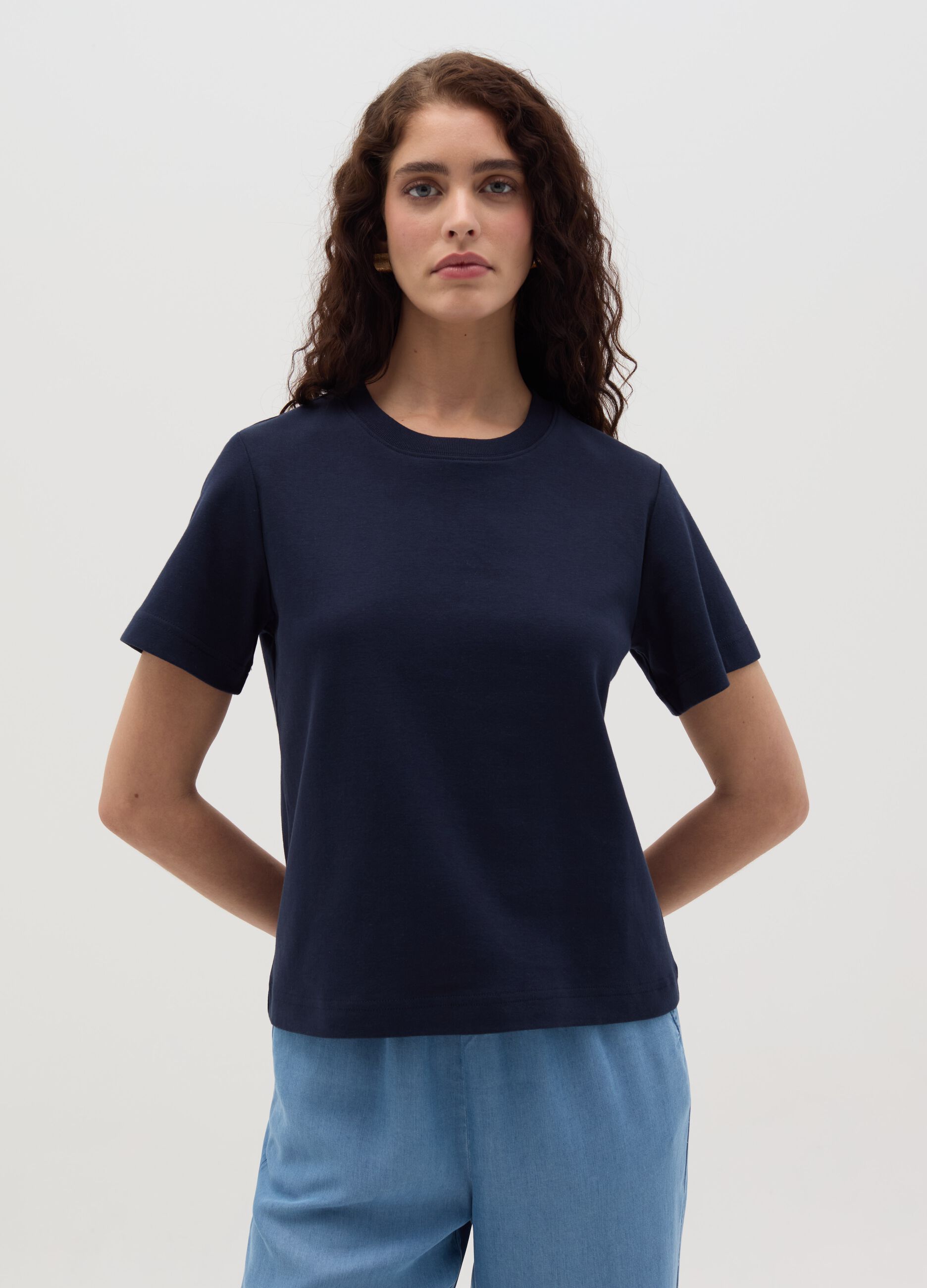 Solid colour T-shirt with round neck