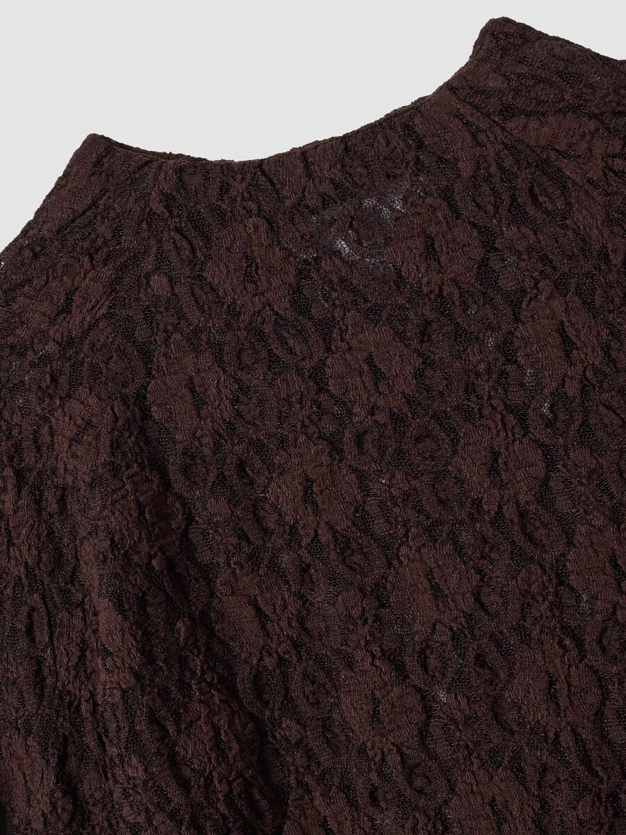 T-shirt marrone in tessuto elasticizzato traforato con colletto rialzato_5