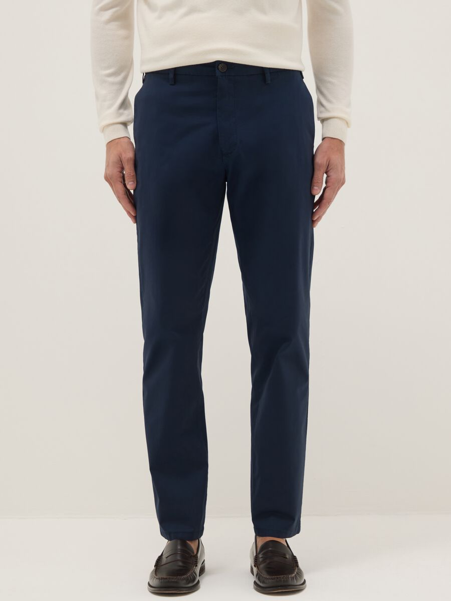 Pantaloni chino in cotone elasticizzato blu regular fit_1