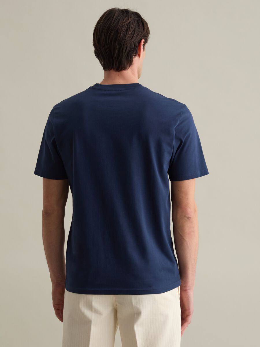 Plain cotton T-shirt with round neck._3