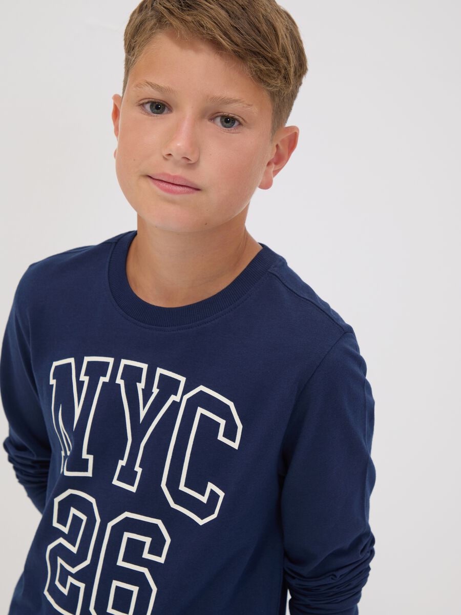 T-shirt blu in puro cotone organico con stampa grafica per ragazzo_1