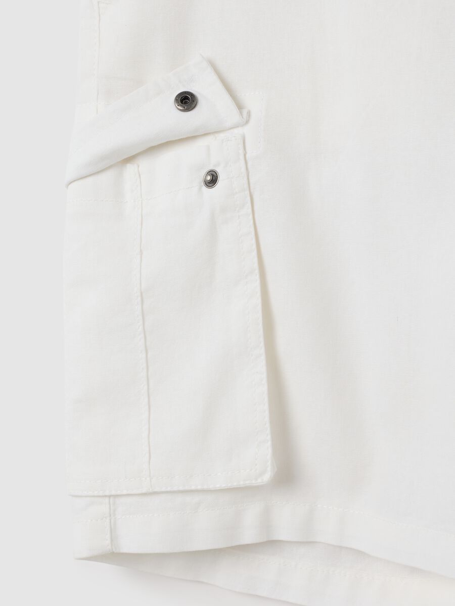 Men's white linen blend regular fit cargo shorts_1