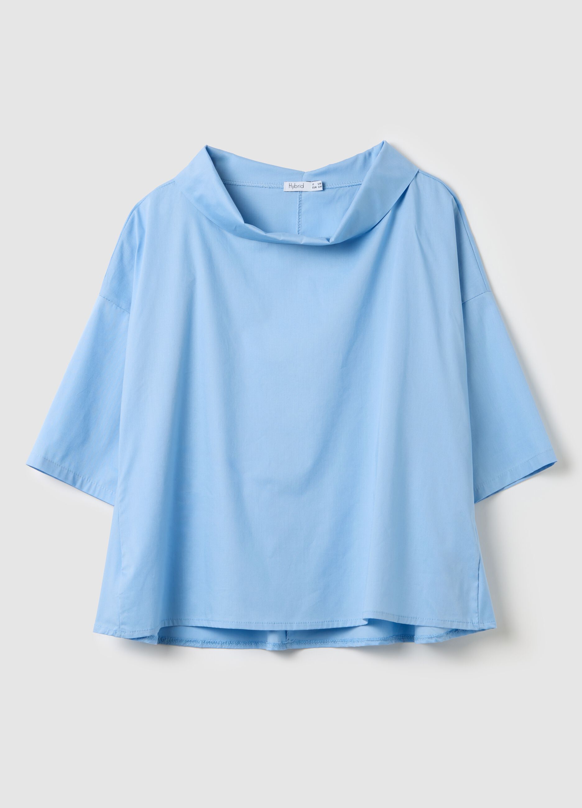 Blue blouse with three-quarter sleeves