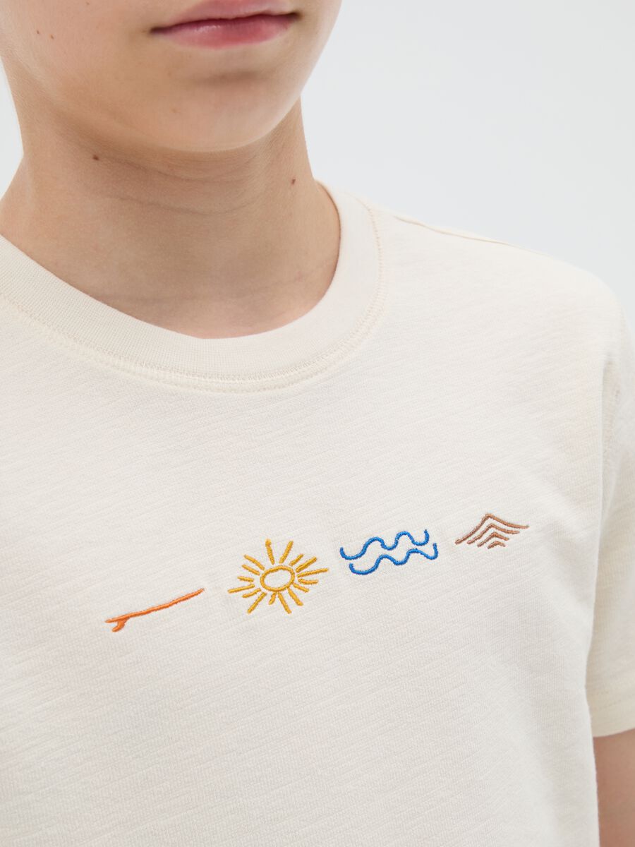 T-shirt da ragazzo in puro cotone beige regular fit con stampe_2