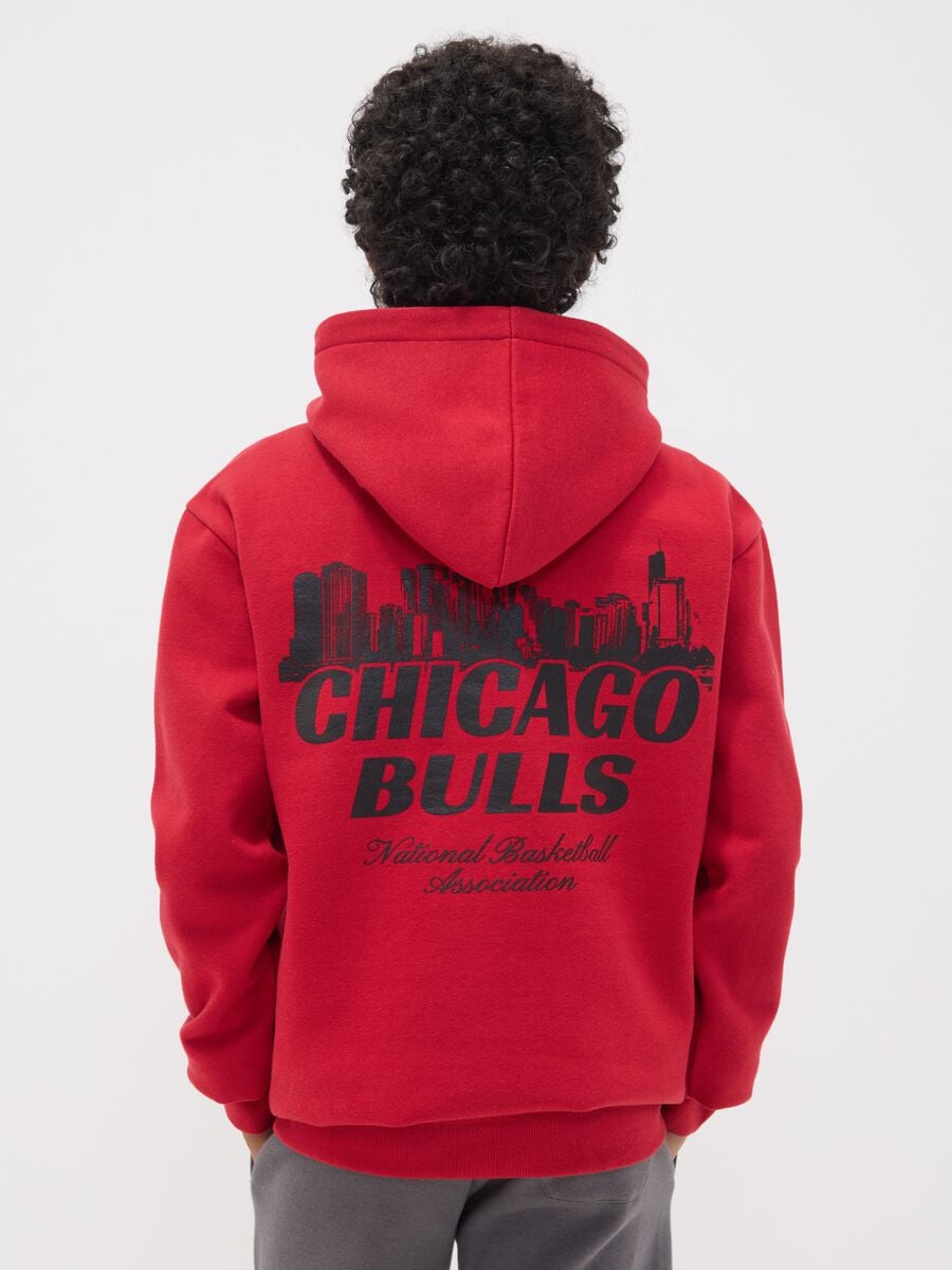 Felpa rossa con cappuccio in misto cotone e logo Chicago Bulls per ragazzo_2