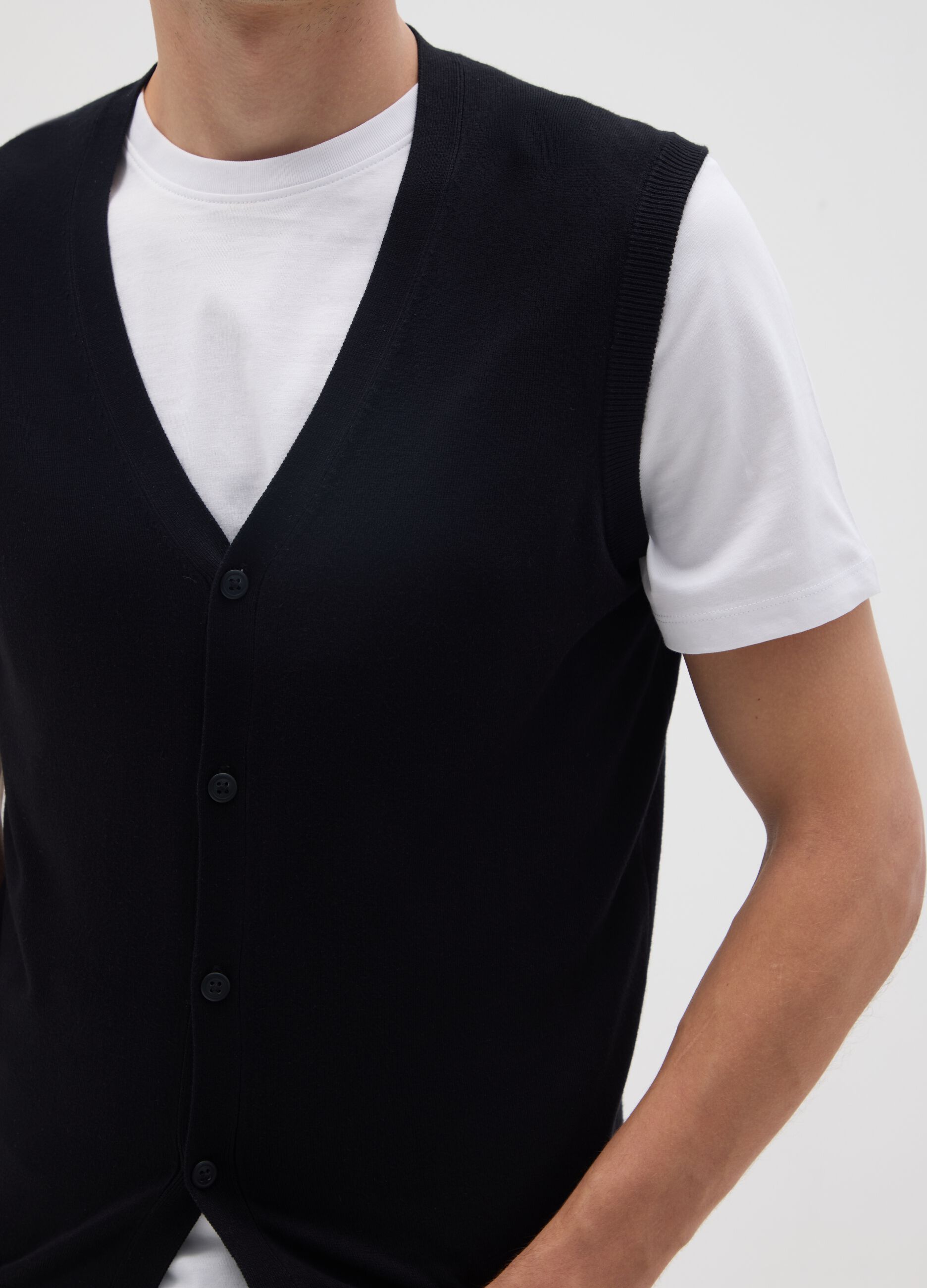 Black knitted waistcoat regular fit