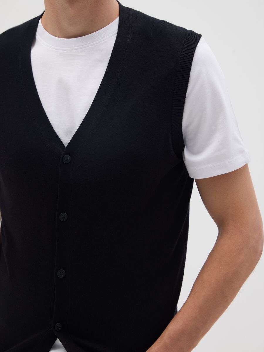 Black knitted waistcoat regular fit_3
