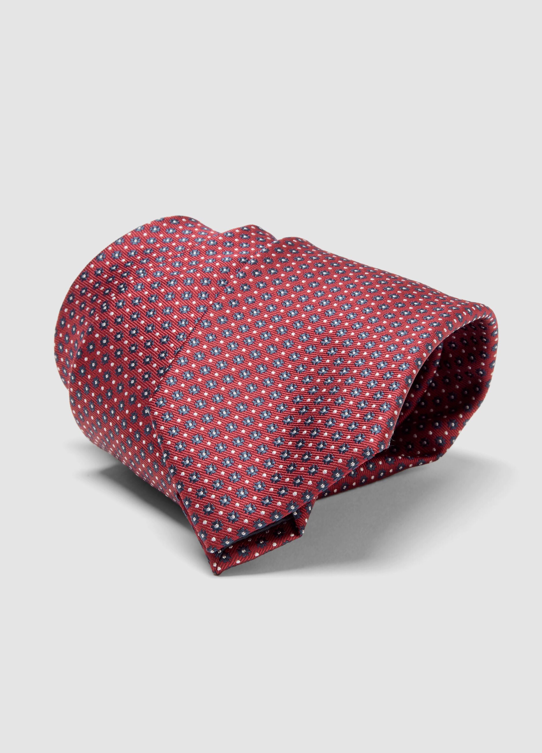 Red tie with micro-pattern, 7.5 cm blade