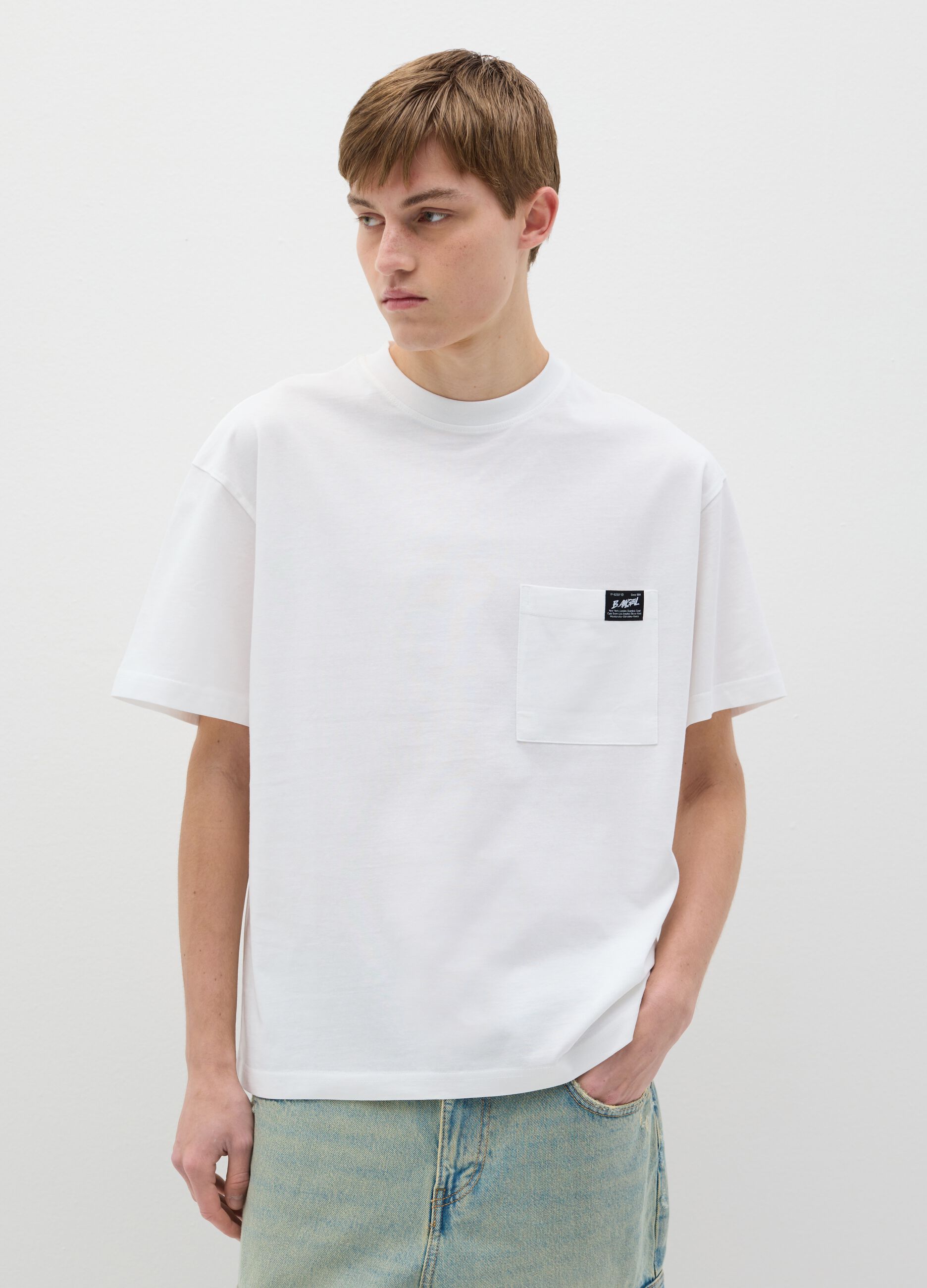 T-shirt in cotone con tasca