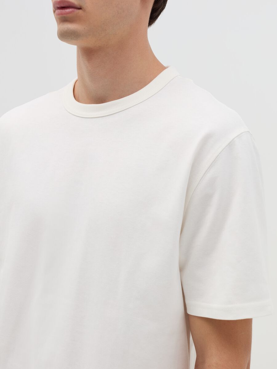 Cotton T-shirt with round neck_2