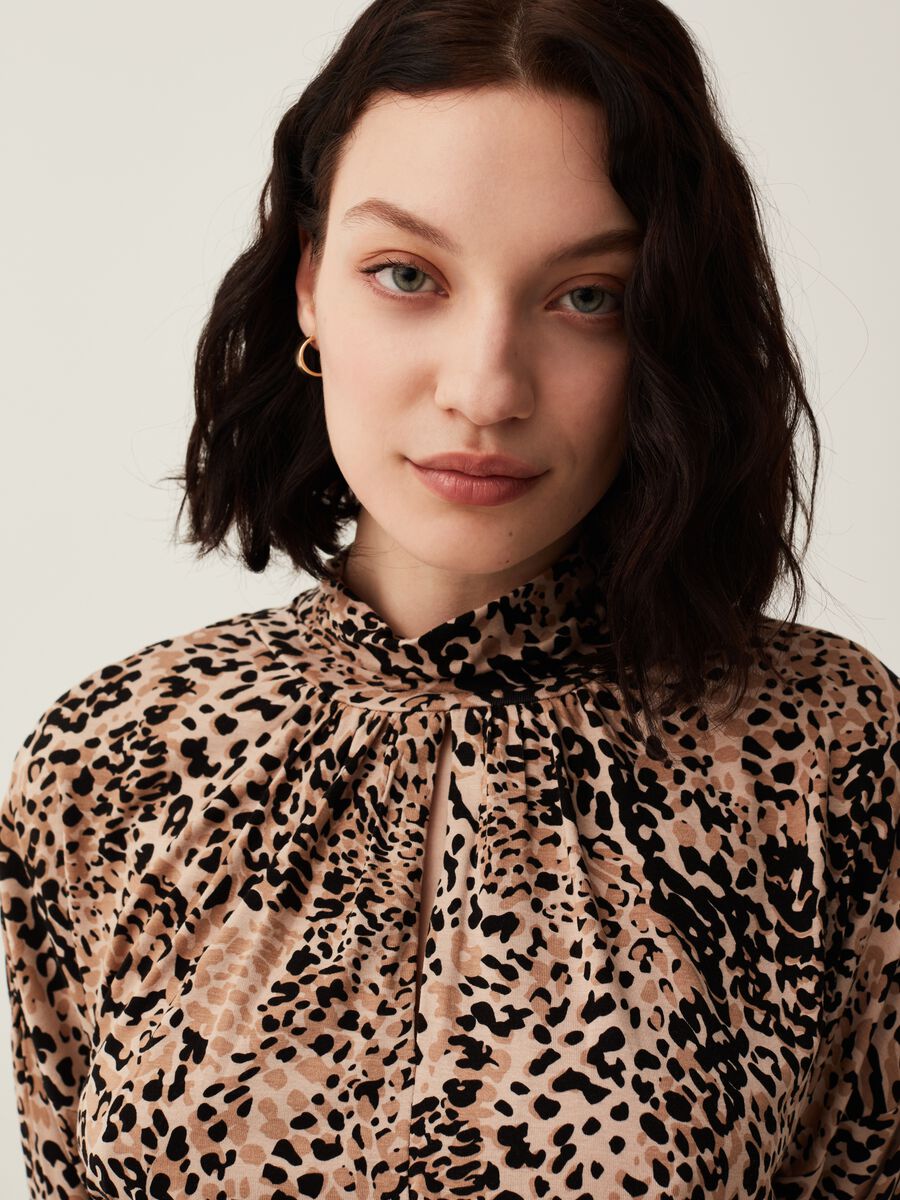 T-shirt a maniche lunghe stampa animalier_1