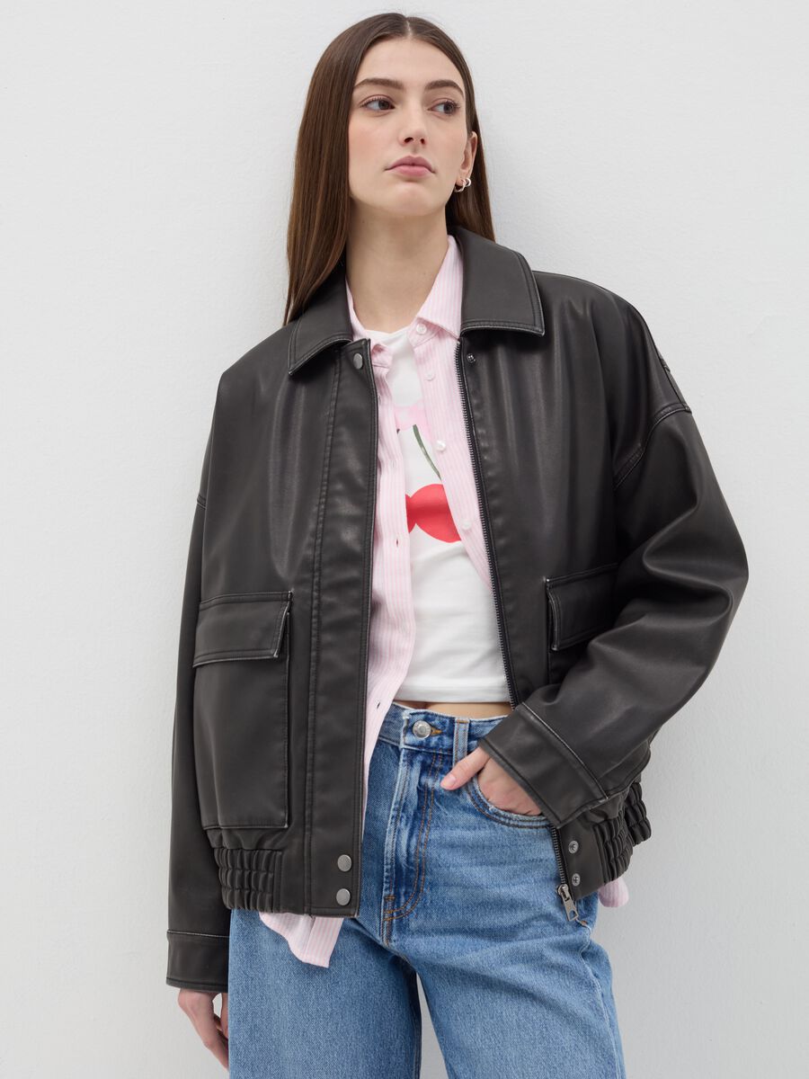 Short bomber jacket with shiny effect_0