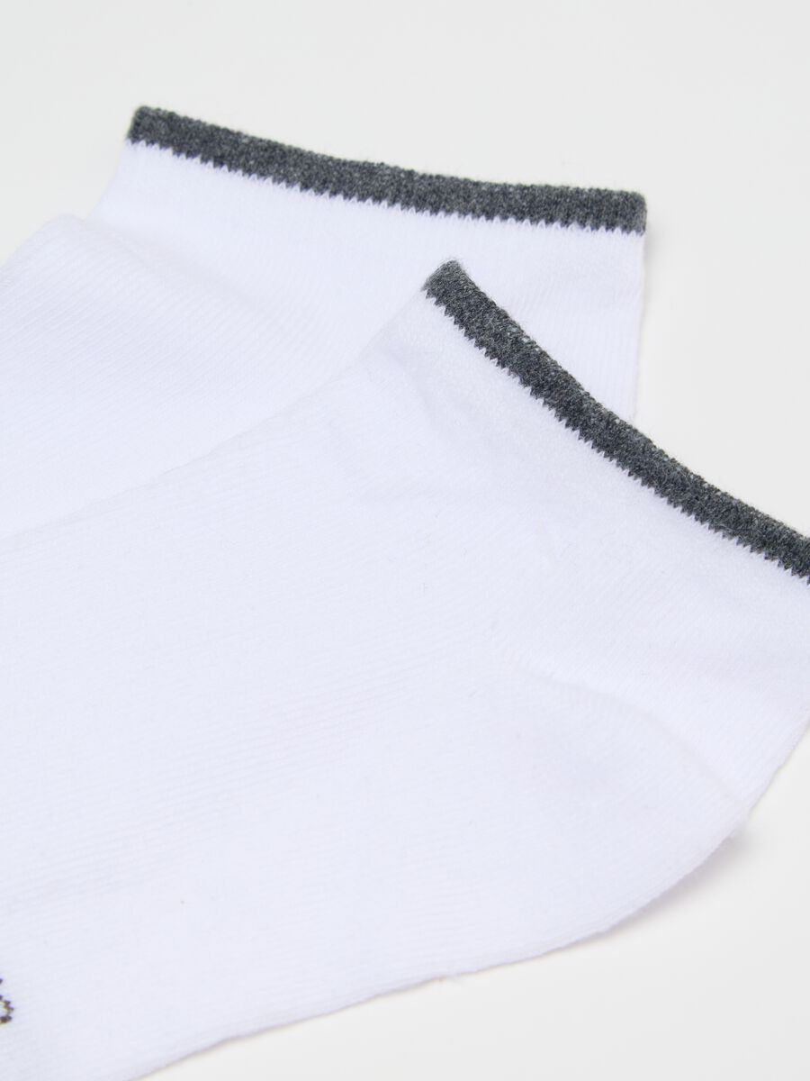 Three-pack white stretch pop socks_1