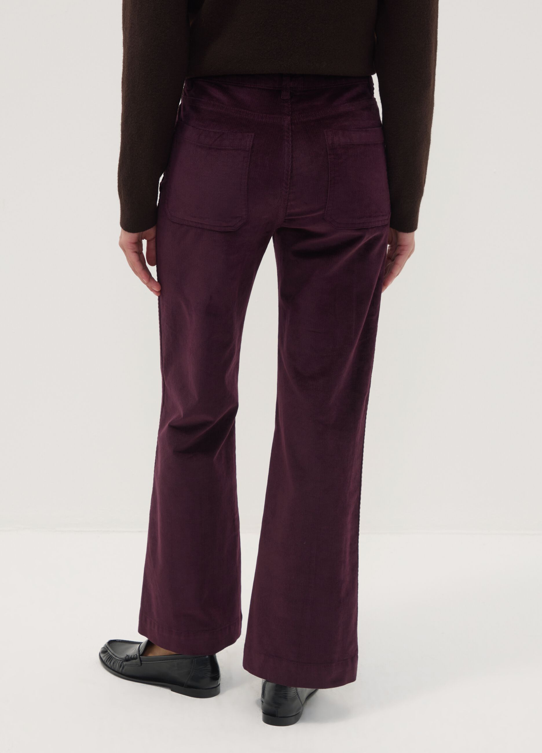 Pantaloni viola flare in cotone e modal elasticizzato a coste