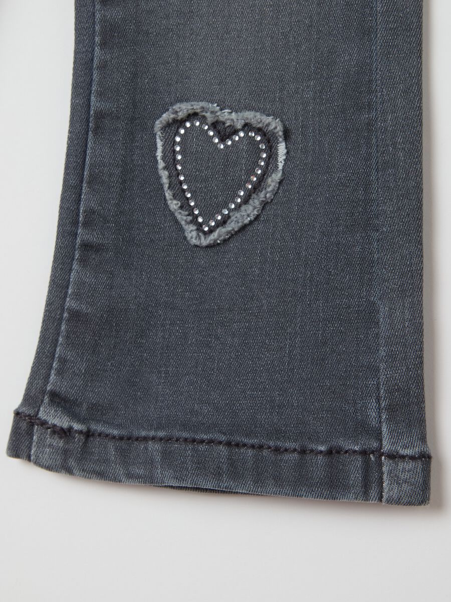 Flare-fit jeans with five pockets with diamantés_3
