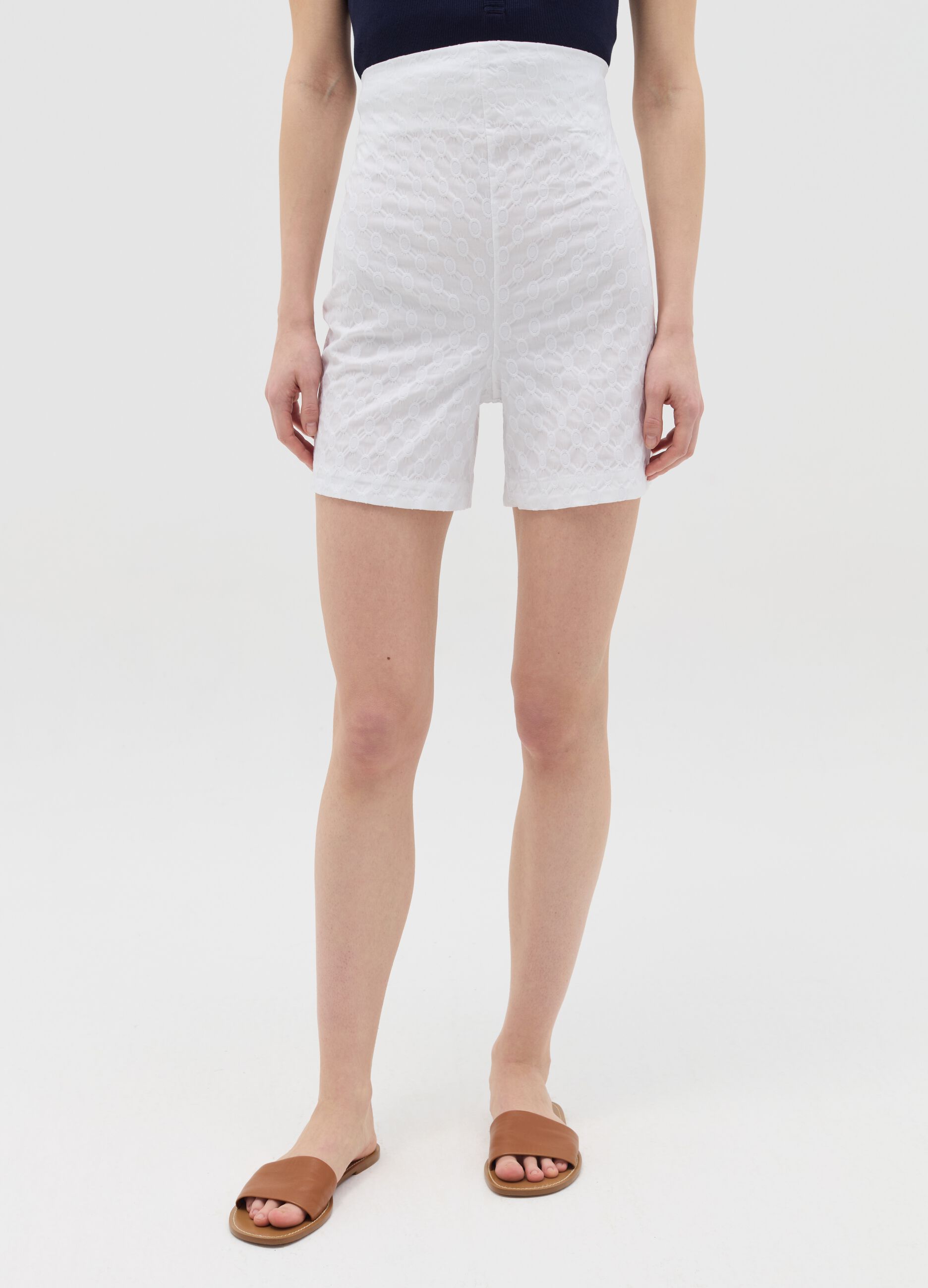 Maternity shorts with circles motif