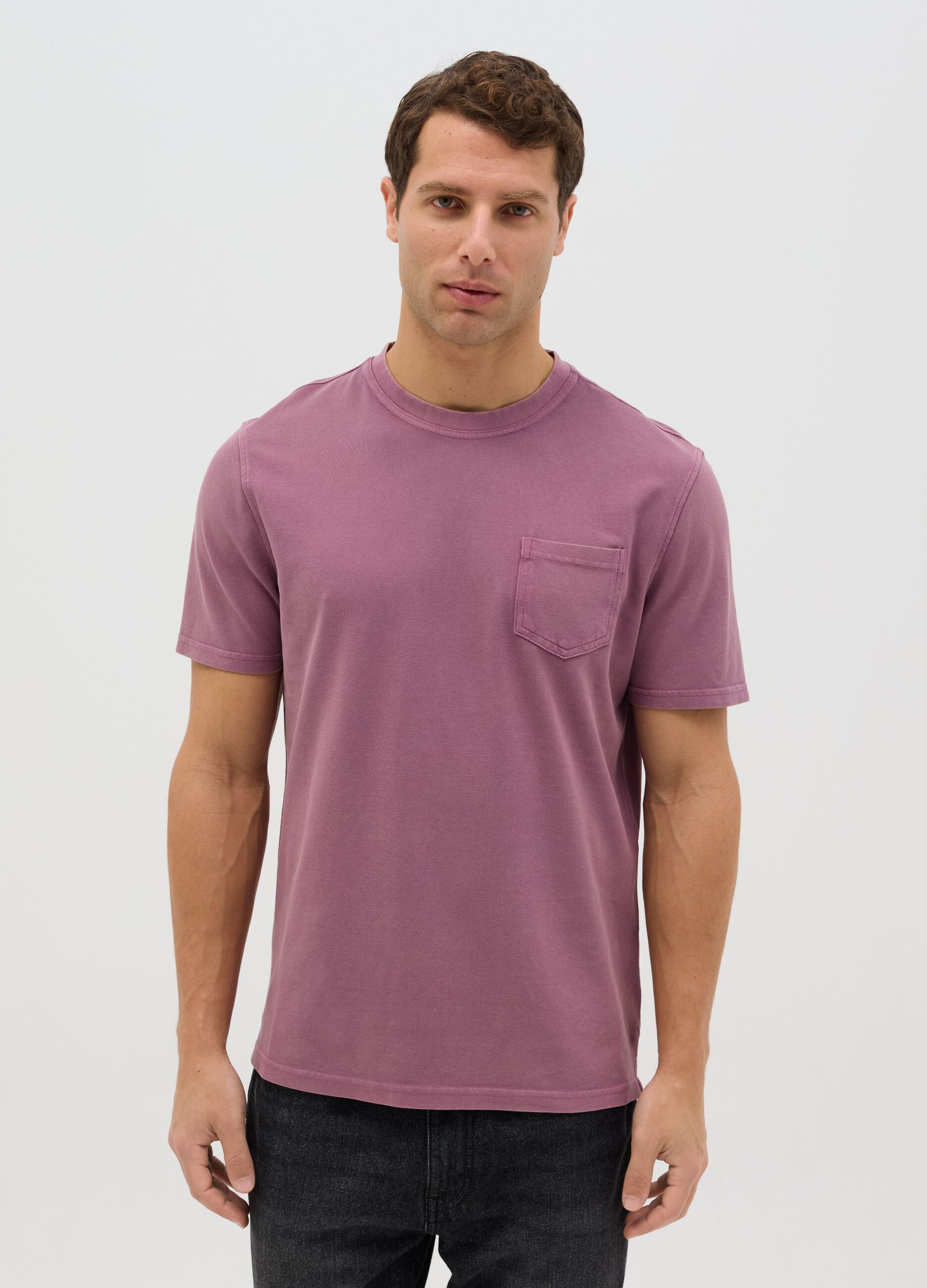 T-shirt viola in cotone con tasca